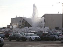 La explosión ocurrió aproximadamente las 8:00 de la mañana en la fábrica de avionetas Beechcraft, en Wichita. TWITTER/@eSPAINews