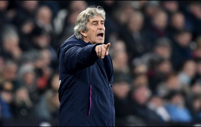 Manuel Pellegrini reacciona durante un partido entre el West Ham y el Leicester este sábado. EFE/F. Arrizabalaga