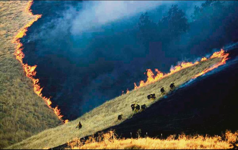 CONDADO DE CONTRA COSTA. Los incendios forestales de California, otro de los sucesos con mayor proyección internacional. AP