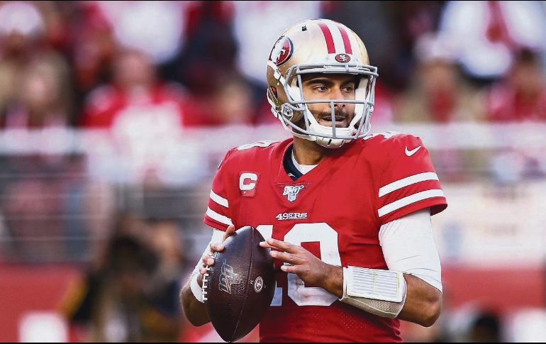 En sus manos. Los 49ers confían en Jimmy Garoppolo para que los lleve al Super Bowl. AFP