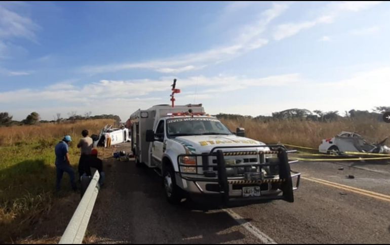 Durante el percance 10 personas mueren en el lugar de los hechos, mientras que un menor de 11 años perece cuando era trasladado al hospital regional. TWITTER / @pcivilchiapas