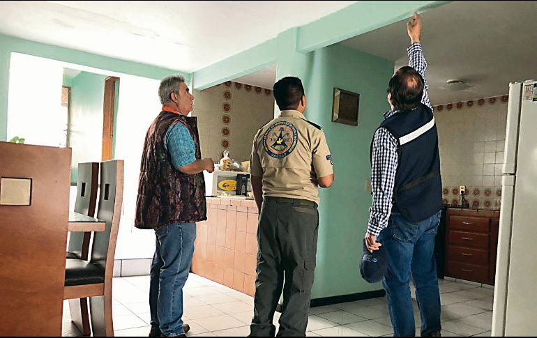 Autoridades revisan para detectar posibles daños. ESPECIAL