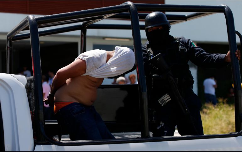 En el operativo se detuvo a 12 integrantes de la banda. AP/ARCHIVO