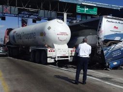 Choca pipa contra caseta en autopista a Lagos de Moreno