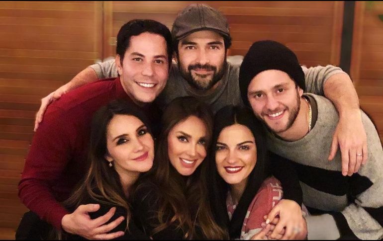 La instantánea fue acompañada con mensajes de Año Nuevo por cada uno de los integrantes. INSTAGRAM / anahi