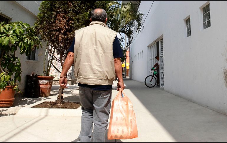 El mundo consume cinco billones de bolsas de plástico anualmente hechas con derivados del petróleo que pueden tardar hasta cientos de años en degradarse. EL INFORMADOR/ ARCHIVO