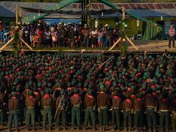 REUNIÓN. En el corazón de la Selva Lacandona, milicianos del Ejercito Zapatista se reunieron este 31 de diciembre por el 26 aniversario de su levantamiento.ESPECIAL