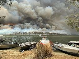 El fuego ha arrasado con unas cinco millones de hectáreas de tierra, ha dejado 17 fallecidos en todo el país y más de mil 400 viviendas destruidas. AP/R. Oerlemans