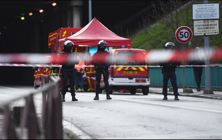Según una fuente cercana, un hombre murió y otro resultó herido de gravedad, en tanto que una mujer recibió lesiones leves. AFP / C. Archambault