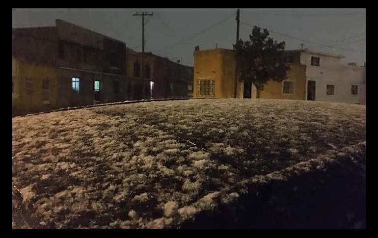 Como consecuencia de las nevadas, se emitieron recomendaciones para suspender el paso de camiones de pasajeros. TWITTER/@emevenoticias