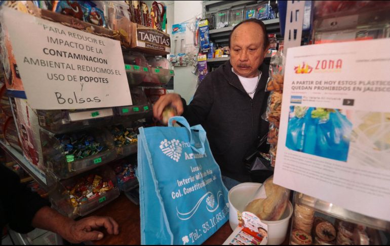 Desde hace un año se les dio a conocer la iniciativa a los comerciantes por lo que ya deberían estar acatando la nueva norma. EL INFORMADOR / ARCHIVO