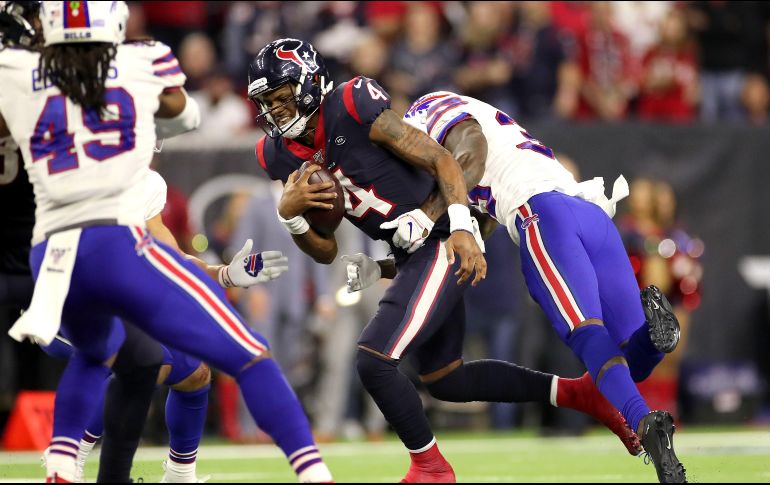 En la jugada determinante, Deshaun Watson (#4) se escapó de una captura. AFP/C. Petersen