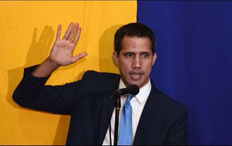 Juan Guaidó juró como  como presidente del Parlamento en una sesión celebrada en un salón del diario El Nacional, en Caracas. AFP/Y. Cortez