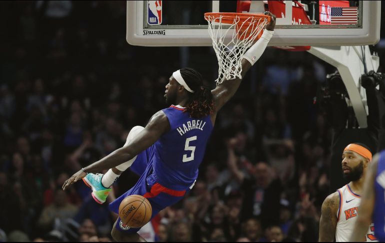 Vienen de atrás. Montrezl Harrell lideró a los Clippers para triunfar ante la quinteta neoyorquina. AP