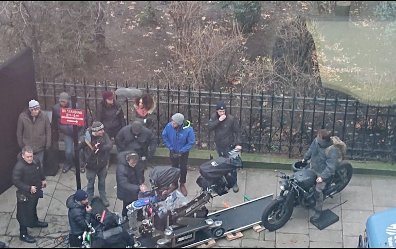 Un usuario publicó unas imágenes que tomó desde las ventanas de su oficina de la filmación de la película. TWITTER / @WadeGrav