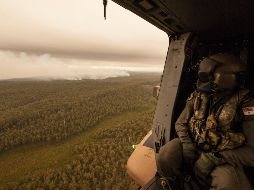 La lluvia de ayer dio un respiro a los bomberos que combaten el fuego. AP/M. Currie