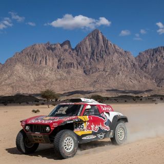 Carlos Sainz gana tercera etapa del Dakar en autos y se coloca líder