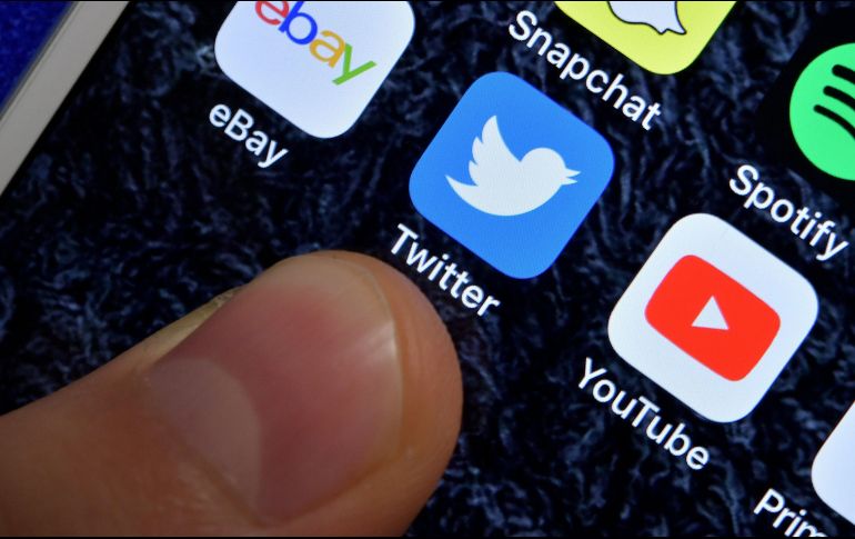Twitter contempla tres motivos para suspender cuentas de su plataforma, entre ellas el spam, hackeo o denuncias. EFE / ARCHIVO
