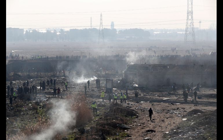 Los restos del avión quedaron esparcidos en una área amplia en Shahriar. EFE/A. Taherkenareh
