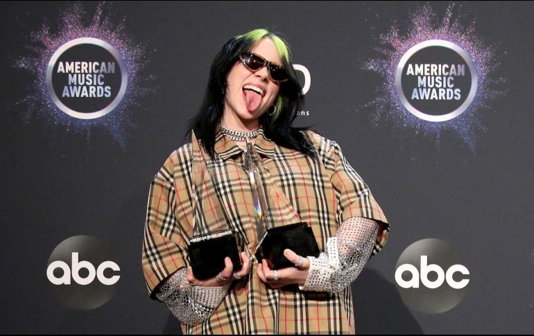 Será la primera ocasión en la que Billie Eilish interprete algunos éxitos en los Premios Grammy. AFP / ARCHIVO