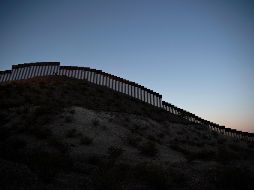 El mandatario afirmó que se podrá construir una de las secciones más largas del muro, que funcionó como una de las promesas más importantes de su campaña, electoral. AFP / ARCHIVO
