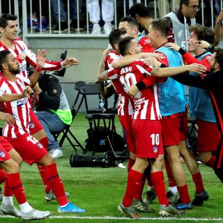 Atlético jugará la final de la Supercopa tras remontar y vencer al Barcelona