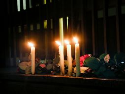 Flores y velas adornan la zona donde ocurrió el accidente aéreo, que cobró la vida de 179 pasajeros que viajaban de Teherán a Kiev. AP/E. Lukatsky