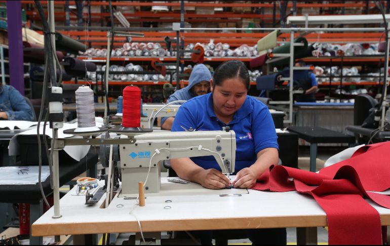 En su comparación anual, la producción industrial retrocedió 1.7% en noviembre de 2019, con lo que acumula 14 meses consecutivos a la baja.  Por sectores de actividad económica, la construcción. EL INFORMADOR/ ARCHIVO