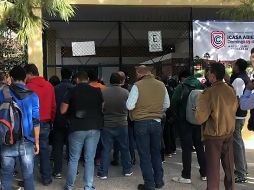 Entre los heridos, hay cinco menores, de los cuales dos se reportan graves; y un profesor más. AFP / AFPTV / STR