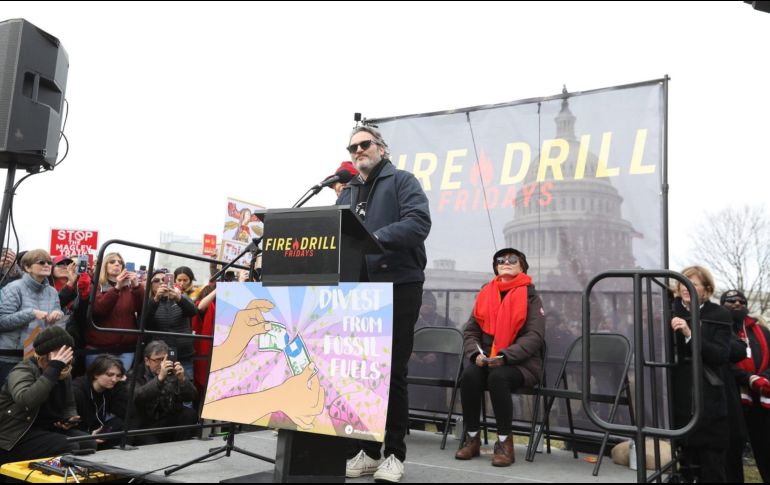 Phoenix mostró su preocupación por el ambiente e invitó a los asistentes a dejar de comer carne. TWITTER / @FireDrillFriday