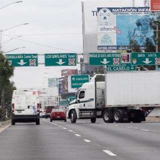 Enrique Alfaro cancela cobro a transporte de carga