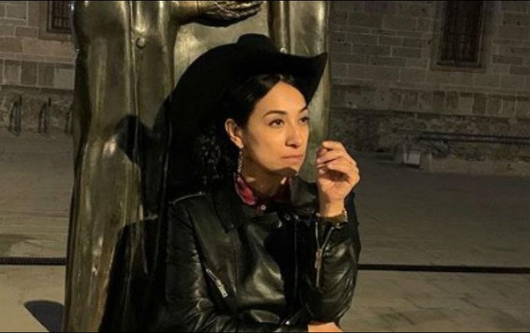 Señala Flor que con la trayectoria que tiene y porque la conoce la gente, el incidente quedó en una mala experiencia y pudo obtener sus instrumentos, pero ella se pregunta qué pasa cuando esto sucede con artistas callejeros que no tiene el espacio con el que ella cuenta. ESPECIAL/ INSTAGRAM