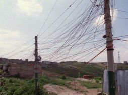 Pese a ser un delito que se castiga con pena de tres a 10 años de prisión y hasta mil días de multa, el robo de electricidad es común en el país. EL INFORMADOR/ARCHIVO