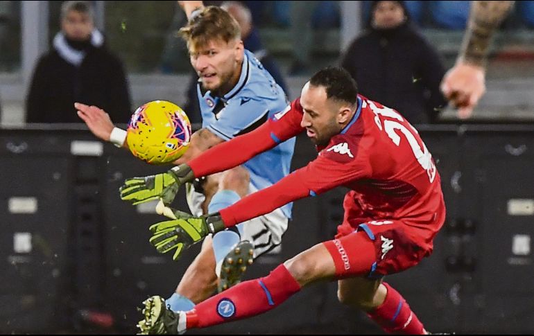 Falla. El arquero del Napoli tuvo una equivocación que derivó en el gol de los locales. AFP