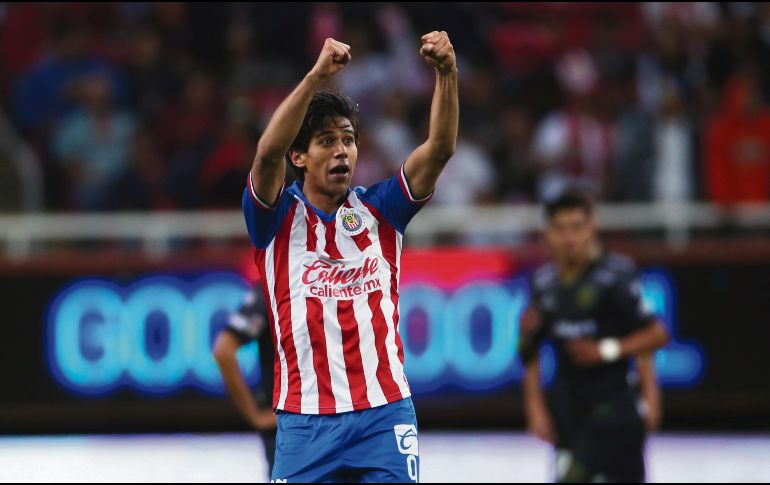 Cierra la cuenta. José Juan Macías celebra tras conseguir el segundo tanto de las Chivas. El Informador • F. Atilano