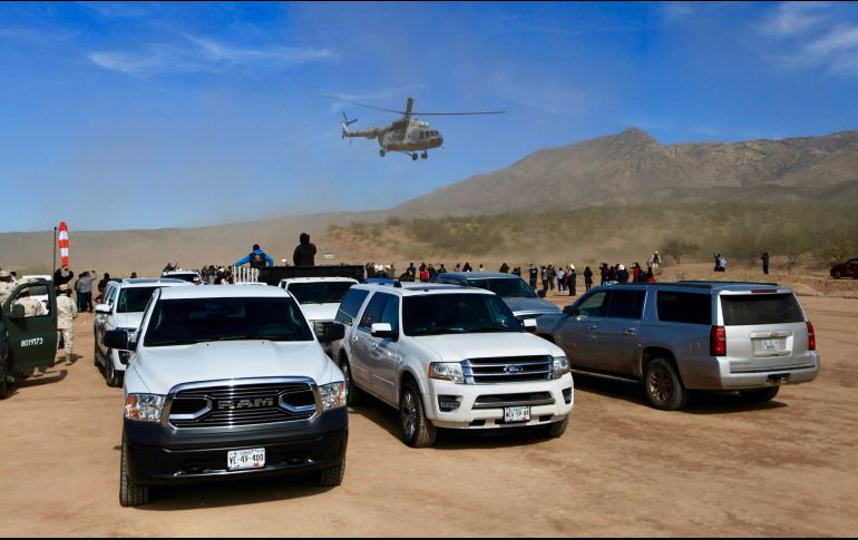 El dispositivo de seguridad en Bavispe por la visita del Mandatario, quien se trasladó en vehículo con parte de su gabinete de seguridad. NYX/J. Lira