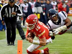 Patrick Mahomes anotó cinco touchdowns tras completar 23 de 35 pases intentados para 321 yardas. AFP / P. Aiken
