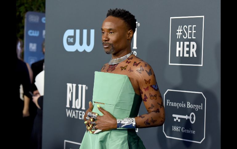 Billy Porter usó un vestido entallado de color verde claro por delante y por detrás verde oscuro. AP / J. Strauss