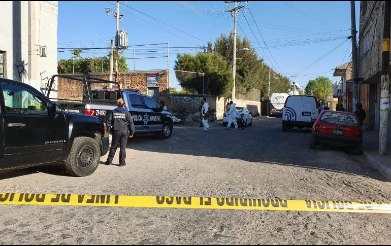 Los cuerpos fueron trasladados al Instituto Jalisciense de Ciencias Forenses. EL INFORMADOR /