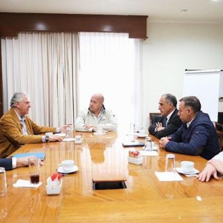 Acuerdan con transportistas crear paraderos seguros