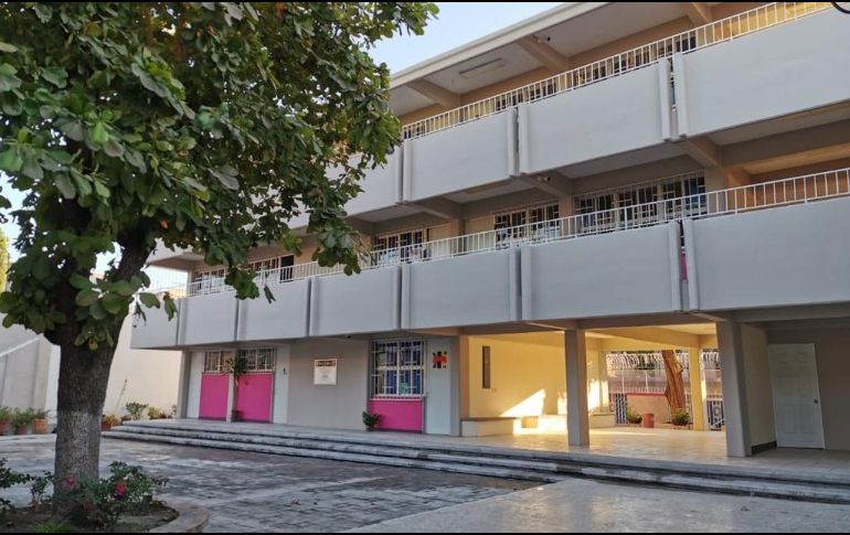 Este lunes, Héctor Astudillo entregó una renovada escuela primaria 