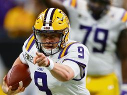 Pletórico. Joe Burrow se convirtió en el primer mariscal de campo del futbol americano colegial en conseguir 60 pases de anotación en una sola temporada. AP/G. Herbert