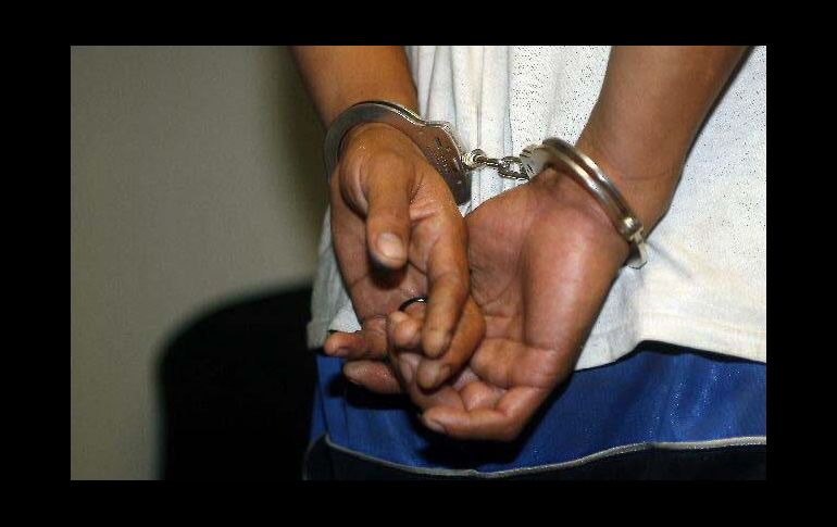 La detención deriva cuando los policías realizaban labores de vigilancia y seguridad en inmediaciones de 