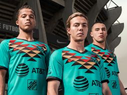 La indumentaria ya está disponible en la tienda oficial del equipo en el Estadio Azteca y será hasta el 16 de enero que se encuentre en todas las tiendas departamentales del país. TWITTER / @ClubAmerica
