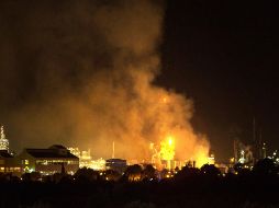 Hasta el momento, 20 unidades de bomberos se encuentran en las labores de control de fuego. AP/D. Oliete