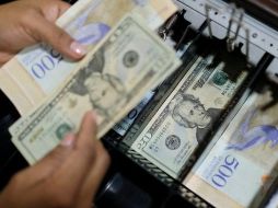Los expertos creen que ya hay más dólares que bolívares en el país. GETTY IMAGES