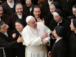El Papa saluda a religiosas este miércoles en el Vaticano, durante la audiencia general semanal. AFP/A. Pizzoli