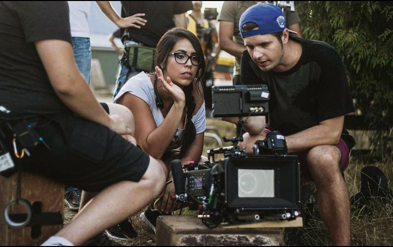 Gigi Saul Guerrero. La cineasta mexicana da indicaciones durante la filmación de la serie de televisión “La quinceañera”. ESPECIAL