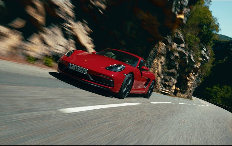 En combinación con la caja de cambios manual de seis velocidades y el sistema de escape deportivo, ofrecen una entrega de potencia excepcional y una experiencia de conducción única. ESPECIAL