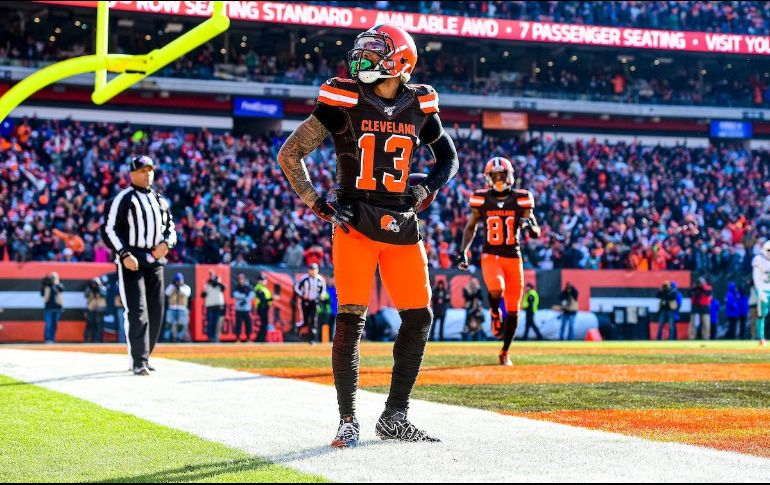 La orden se emitió después de que un video mostrara al jugador de la NFL aparentemente golpeando a un oficial después del juego de campeonato de futbol americano universitario donde LSU ganó. TWITTER / @Browns